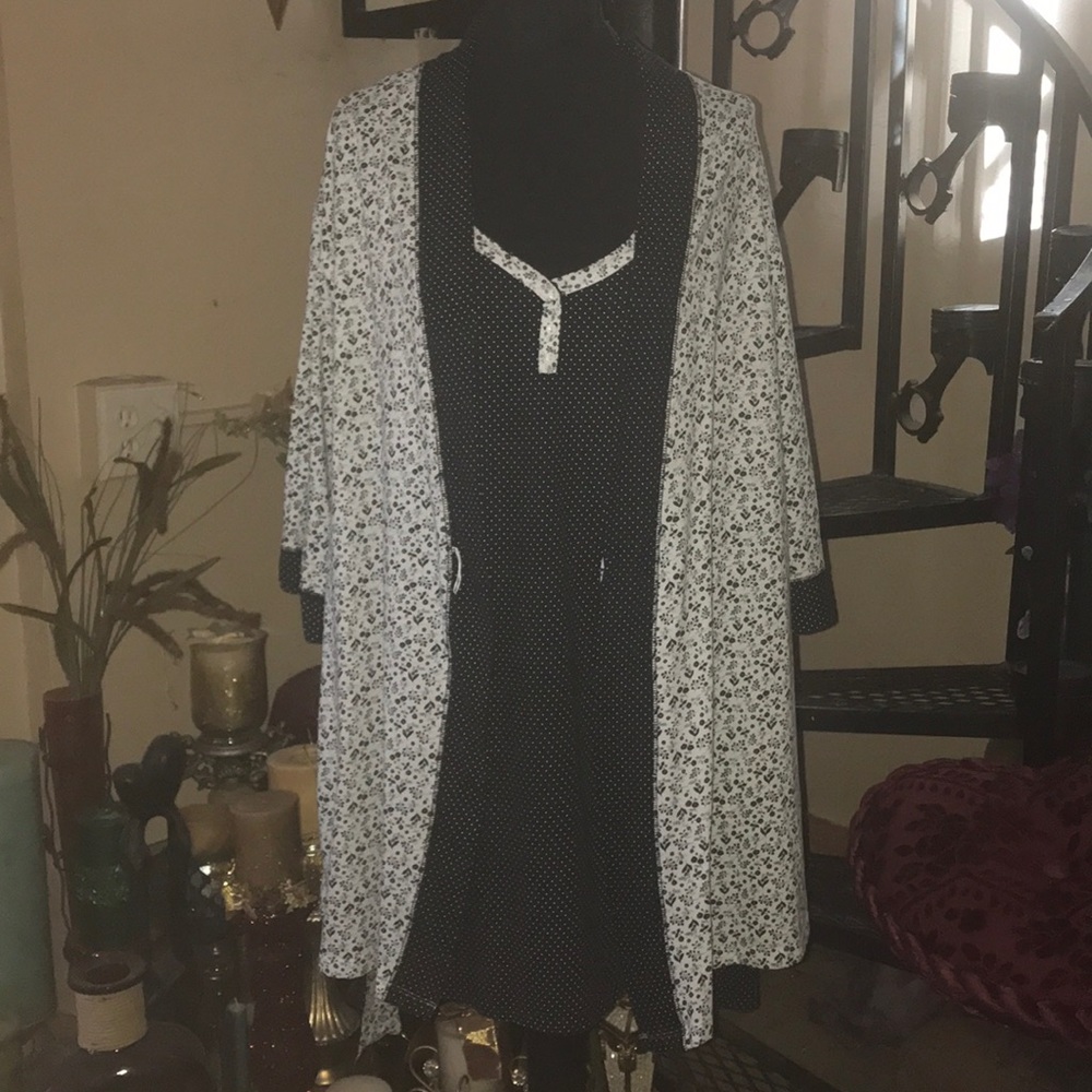 NWOT Polka Dot Floral Chemise Nightgown & Robe set